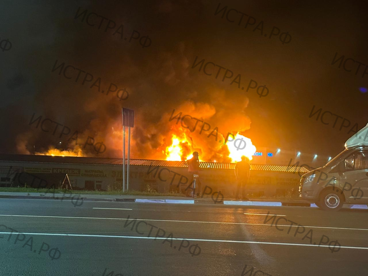 В Павловской Слободе горит строительный рынок | 22.08.2023 | Истра -  БезФормата